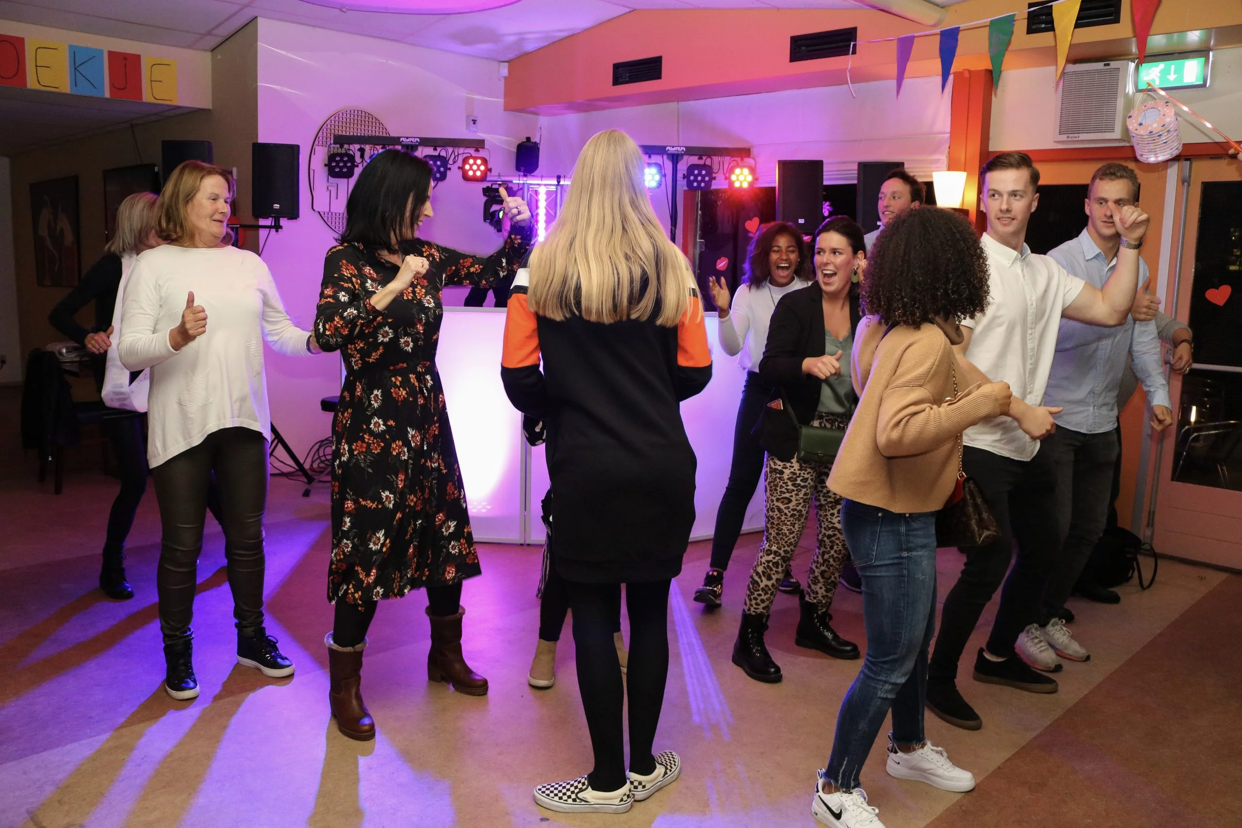 Zanger en DJ in 1 boeken in Schiedam